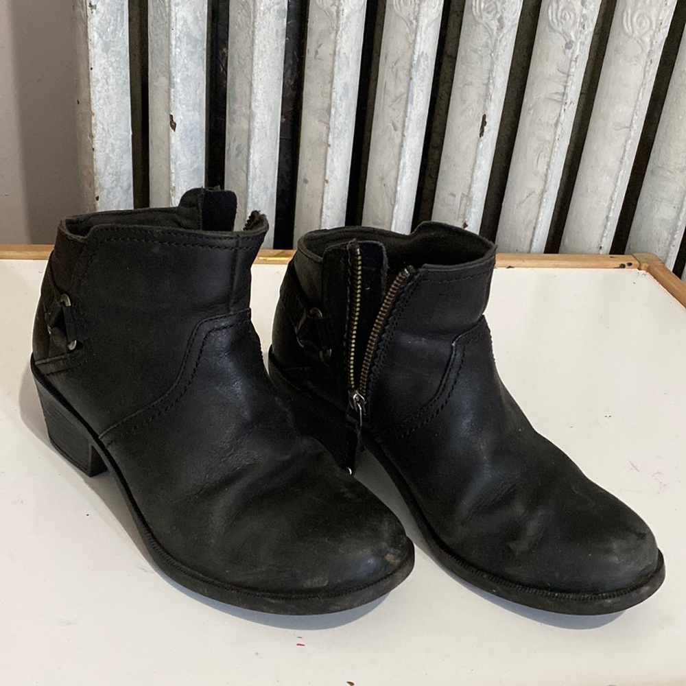 Teva leather boots size 6.5/7 women’s